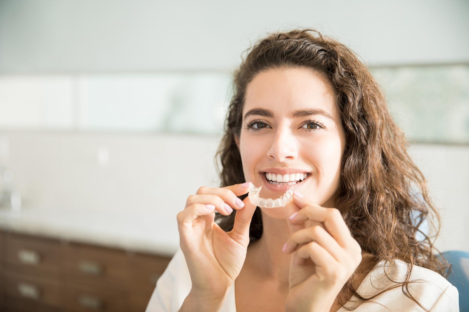 15 Adımda İnvisalign Nedir? İnvisalign Nasıl Yapılır?